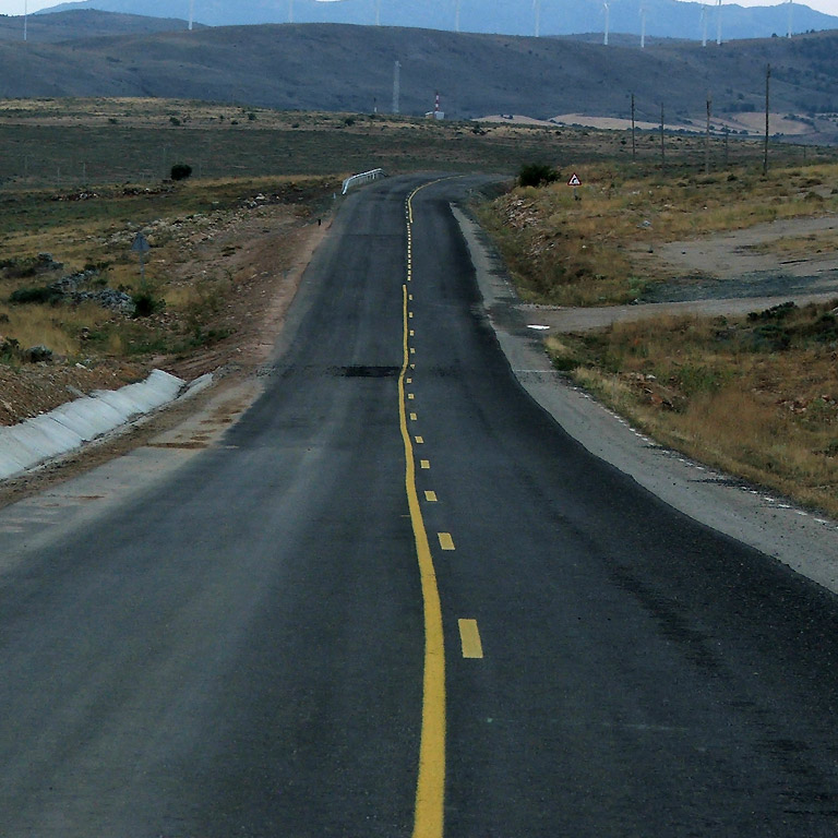 Algunas de nuestras rutas son muy atractivas entre los moteros y son ya un clásico entre los itinerarios de largo recorrido / ALC. Algunas de nuestras rutas son muy atractivas entre los moteros y son ya un clásico entre los itinerarios de largo recorrido / ALC.