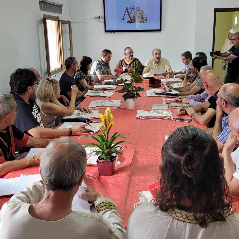 Un momento de la reunión en la que el presidente de la Diputación de Teruel da la bienvenida a los asistentes Un momento de la reunión en la que el presidente de la Diputación de Teruel da la bienvenida a los asistentes