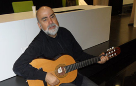 El cantautor Emiliano Valdeolivas El cantautor Emiliano Valdeolivas