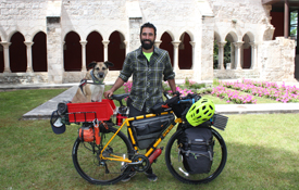 Pablo y Hippie, en el monasterio de San Agustín de Burgos Pablo y Hippie, en el monasterio de San Agustín de Burgos