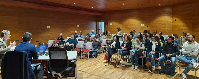 Asistentes a la reunión informativa de Sax (Alicante) Asistentes a la reunión informativa de Sax (Alicante)