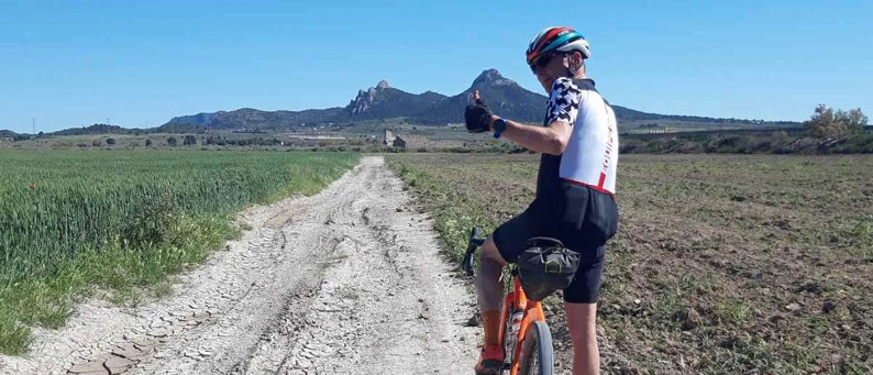 Timo Rokitta en el Camino del Cid (Imagen: T.R en www.gravelcyclist.com) Timo Rokitta en el Camino del Cid (Imagen: T.R en www.gravelcyclist.com)