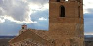 Torre campanario de la iglesia románica de San Miguel. San Esteban de Gormaz, Soria / ALC